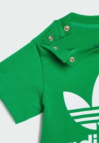adidas Originals TREFOIL - Print T-shirt - green