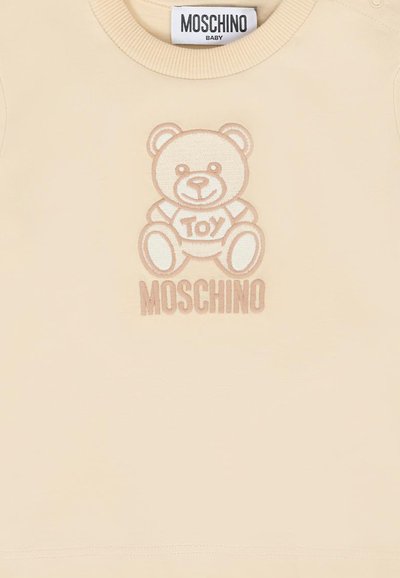 Felpa color crema con logo di un orso testurizzato e stampa "Moschino Toy". Presenta un collo a costine e tessuto morbido.
