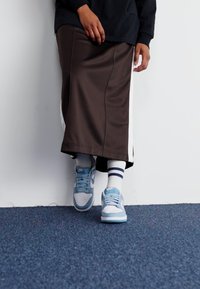 Nike Sportswear DUNK - Matalavartiset tennarit - white/worn blue