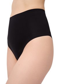 Hoge taille zwarte slips van glad, rekbaar materiaal met een naadloos ontwerp en zonder zichtbare hardware of accenten.