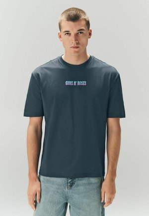 REGULAR - T-Shirt print - navy guns n' roses