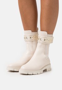 MICHAEL Michael Kors Bottes - off-white