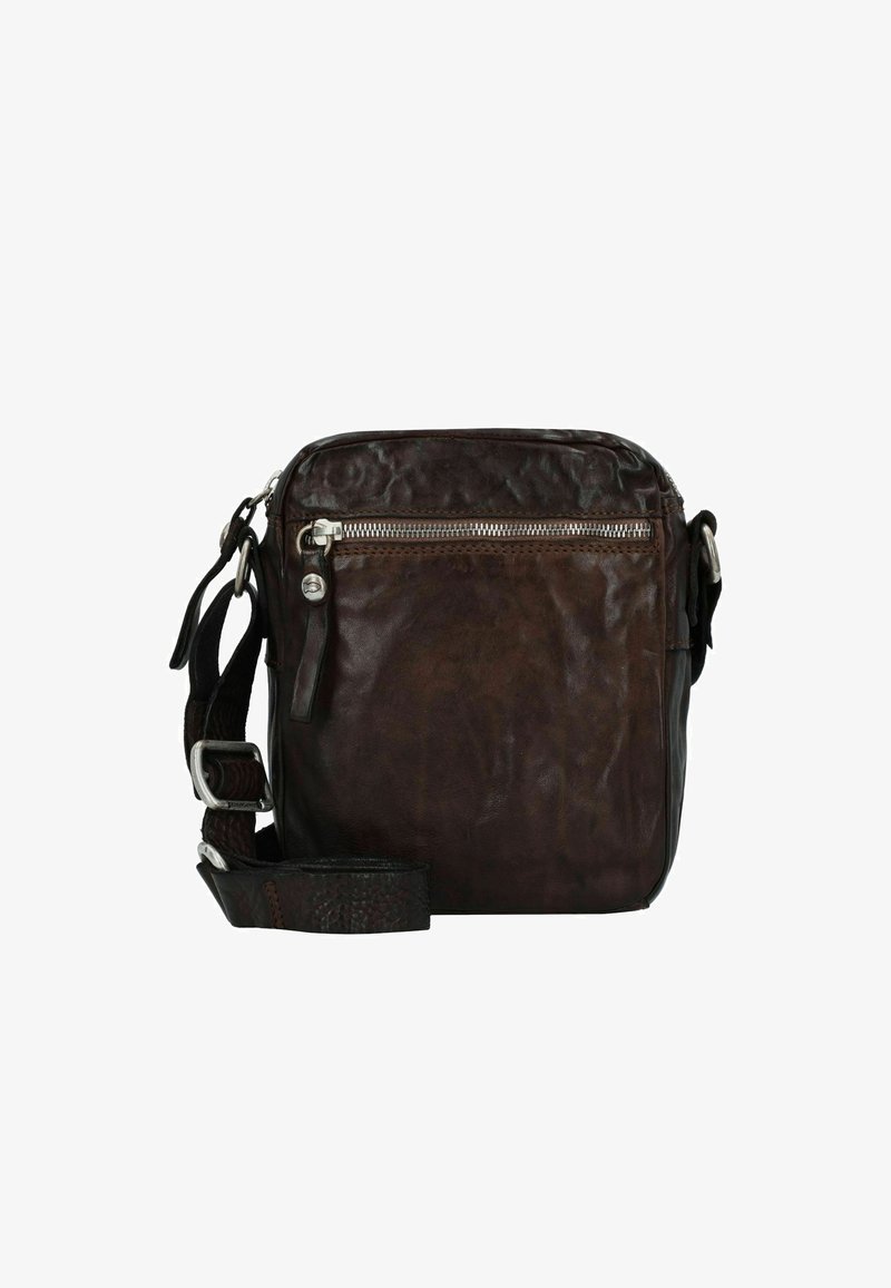 Braune Leder-Crossbody-Tasche mit einer vorderen Reißverschlusstasche, verstellbarem Riemen und strukturierten Beschlägen. Kompaktes Design mit glatter Oberfläche.
