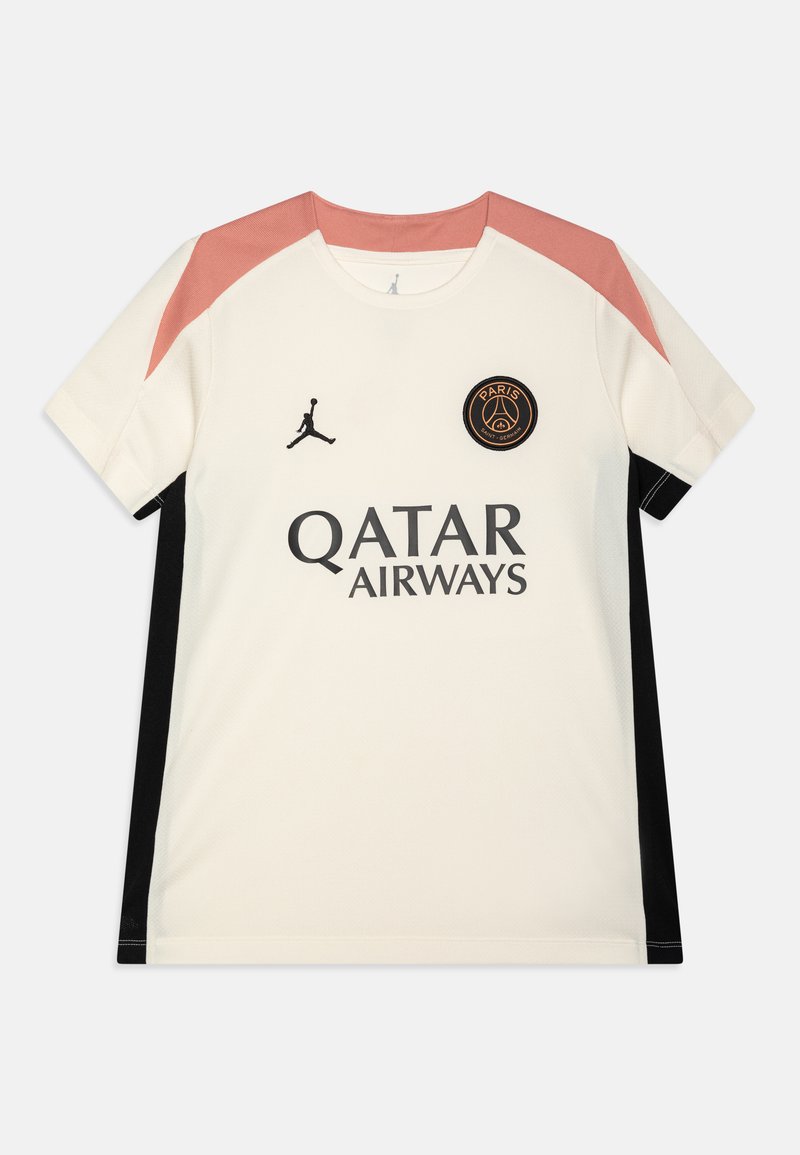 Krém színű jersey rózsaszín vállbetétekkel és fekete oldalpanelek. Kerek logóval és vastag fekete "QATAR AIRWAYS" felirattal rendelkezik.