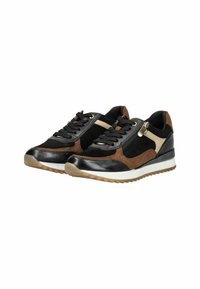 Sneaker neri e marroni con una combinazione di materiali in rete e pelle, dotati di lacci, una cerniera laterale e una suola intermedia bianca con una suola in gomma testurizzata.