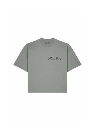 T-shirt oversize grigia a maniche corte con marchio Mira Paris, scollo rotondo e testo nero in corsivo sul petto.