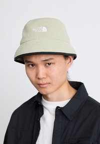 Neizbrano, clay grey