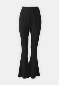 Pantalons noirs évasés en tissu doux, dotés d'une taille élastique et d'ouvertures de jambe larges. Texture lisse sans motifs visibles.