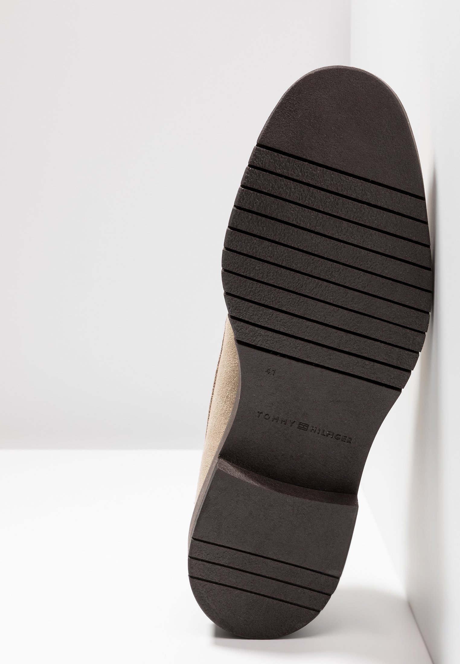 tommy hilfiger flexible dressy shoe