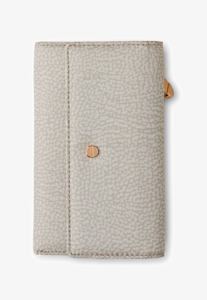 Helles graues Portemonnaie mit strukturiertem Äußeren, das über einen kleinen goldenen Druckknopfverschluss und ein dezentes Muster verfügt. Genähte Kanten betonen das Design.