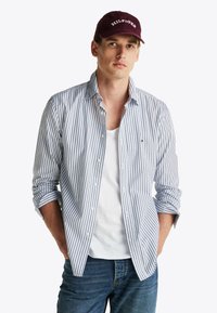 Tommy Hilfiger REGULAR FIT - Camisa - sweet blue   multi