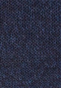 Mørkeblått strikket stoff med en teksturert vev, som har en subtil blanding av mørkere og lysere tråder for en melert effekt.