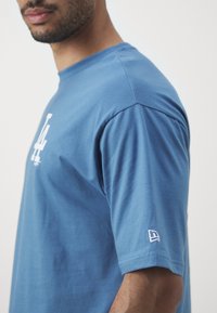 New Era MLB LOS ANGELES DODGERS WORLD SERIES TEE - Equipación de clubes - blue/white