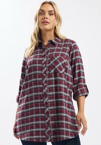 Röd och marinblå rutiga flanellskjortan med knäppning, en bröstficka och uppvikta ärmar, tillverkad av mjukt texturerat tyg.