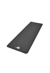 Esterilla de ejercicio negra con una textura suave, forma rectangular y un pequeño logotipo triangular blanco en una esquina.