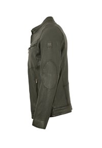 Dunkelgrüne Lederjacke mit Reißverschluss, Seitentasche und Ellenbogenpatches. Glatte Textur und taillierte Passform mit einem dezenten Markenetikett.