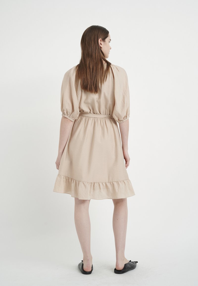 Damen Freizeitkleider | InWear BALENSKAIW Freizeitkleid sandstone/beige - AJ82161 Damen Freizeitkleider | InWear BALENSKAIW Freizeitkleid sandstone/beige - AJ82161