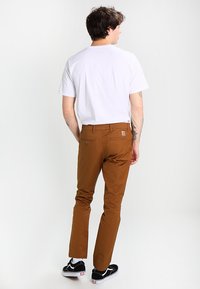 Carhartt WIP SID PANT - Calças - hamilton brown rinsed