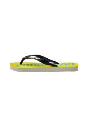 Tongs en caoutchouc noir avec une semelle intérieure texturée jaune et un logo imprimé bleu. Présente une semelle blanche avec une légère courbure. Design simple.