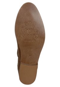 Suola di scarpa in pelle marrone con design a stemma impresso, taglia 37, con aree lisce e testurizzate, e un leggero motivo di grip in gomma.