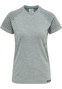 Zielony melanżowy t-shirt z krótkimi rękawami raglanowymi, ozdobiony wzorzystym akcentem. Okrągły dekolt i dopasowany krój, wykonany z miękkiego materiału.