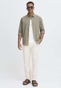 Solid SDLORAN LINEN MIX - Chinos - off white