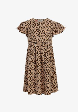 Tan knielange jurk met zwart hart- en onregelmatig stippenpatroon, ronde halslijn en korte wijd uitlopende mouwen.