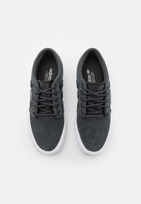 adidas Originals SEELEY UNISEX Sneakers laag carbon/core black