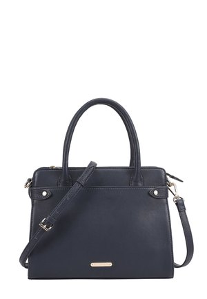 Schwarze Handtasche aus Leder mit doppelten Griffen, verstellbarem Schultergurt und goldfarbenen Beschlägen auf weißem Hintergrund.