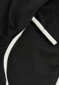 Reiss REGULAR FIT - AUDREY DRAPED CREW-NECK - Apdrukāts T-krekls - cream black