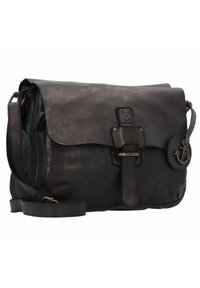 Borsa a tracolla in pelle nera con chiusura a patta, tracolla regolabile, accessori metallici e logo dell'ancora su un'etichetta rotonda. Texture liscia.