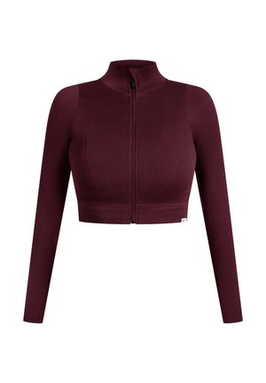 Bordeaux ribbet crop top med lange ærmer, høj krave og lynlås lukning foran. Har subtil tekstur og et logomærke ved kanten.