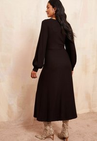 Friends Like These REGULAR FIT - LONG SLEEVE BATWING MIDI  - Abito in maglia - black