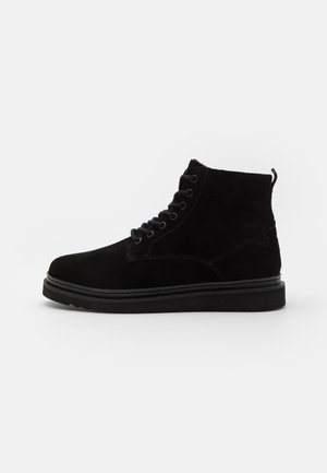 Šněrovací kotníkové boty - black