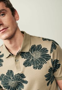 Next STANDARD - Polotričko - neutral black floral