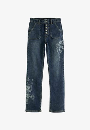 Jeans in denim a vita alta di colore blu scuro con chiusura a cinque bottoni, tasche anteriori e intricati ricami bianchi di farfalle e motivi floreali.