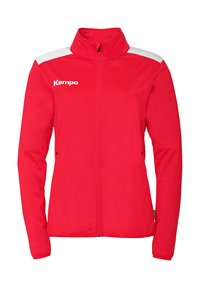 Rød sportsjakke med hvide skulderdetaljer, fuld lynlås foran, stående krave og et logo på venstre bryst. Lavet af glat stof.