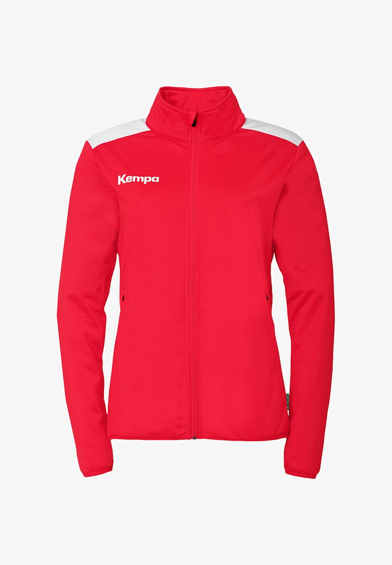 Rød sportsjakke med hvide skulderdetaljer, fuld lynlås foran, stående krave og et logo på venstre bryst. Lavet af glat stof.