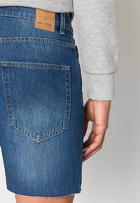 Only & Sons ONSAVI - Jeansshorts - blue denim