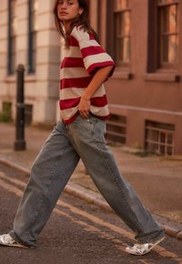 Next RELAXED FIT CREW NECK - Triko s potiskem - red grey stripe