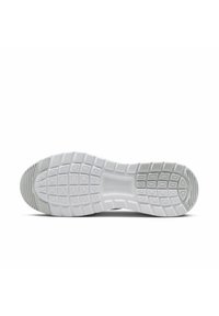 Suola di scarpa sportiva bianca con un motivo testurizzato e caratteristiche di presa circolare, che mostra una leggera tonalità grigia nell'area del tallone.