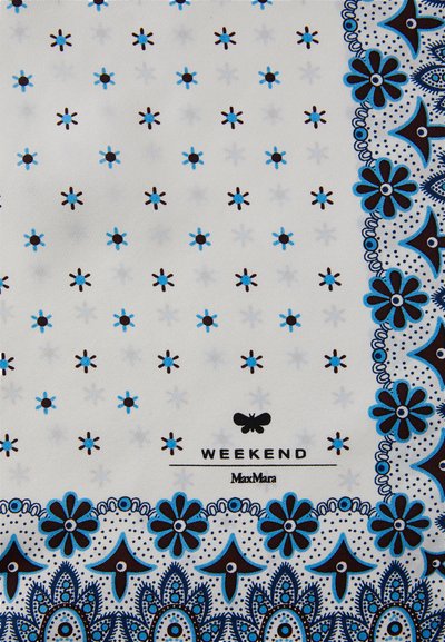 Kokvilnas šalle ar baltu fona, ar zilu un melnu ziedu rakstu, maziem brūniem punktiem un "WEEKEND MaxMara" logo.
