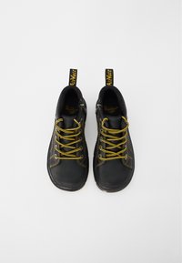 Dr. Martens RAFFE CHURCH UNISEX - Nööritavad poolsaapad - black wyoming