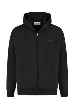 Zwarte rits hoodie met voorzakken, ribbelmanchetten en -zoom, en klein "Pure Path" logo op de borst, weergegeven op een witte achtergrond.