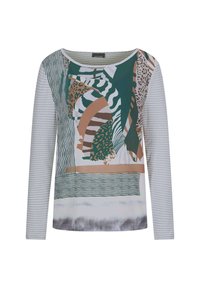 Langermige top met een mix van prints, waaronder strepen en abstracte patronen in groen, bruin en wit, gemaakt van een zachte stof.