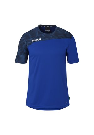Blå sports-T-shirt med mørkeblå geometrisk mønster på skuldre og ærmer, med "Kempa"-logo på brystet og kraven.