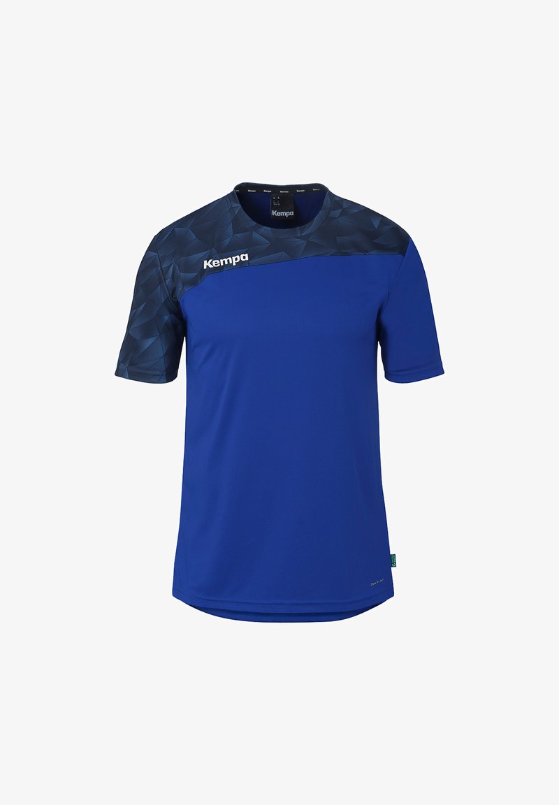 T-shirt de sport bleu avec motif géométrique bleu foncé sur les épaules et les manches, arborant le logo "Kempa" sur la poitrine et le col.