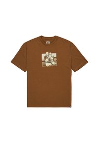 Braunes T-Shirt mit einem grafischen Design, das weiße Rosen, eine Illustration und einen Stern zeigt, vor einem schlichten Hintergrund präsentiert.