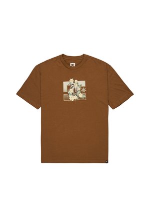 Tricou maro cu un design grafic cu trandafiri albi, o ilustrație și o stea, expus pe un fundal simplu.