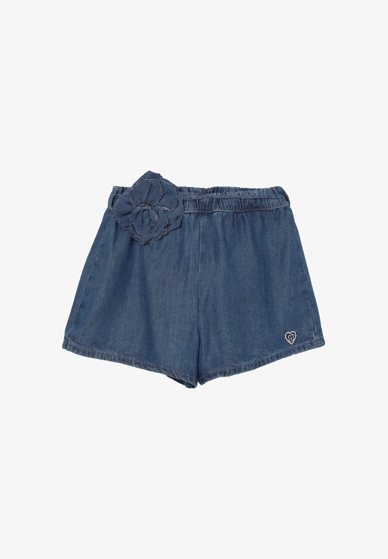 Shorts di jeans con vita elasticizzata, decorati con un grande fiore di stoffa sul lato sinistro e un piccolo logo a forma di cuore sulla gamba destra.